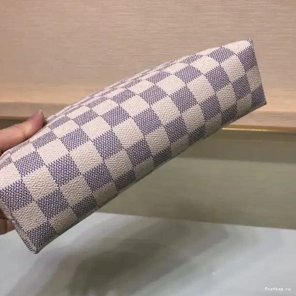 First bag ru LOUIS VUITTON GM COSMETIC POUCH 0519